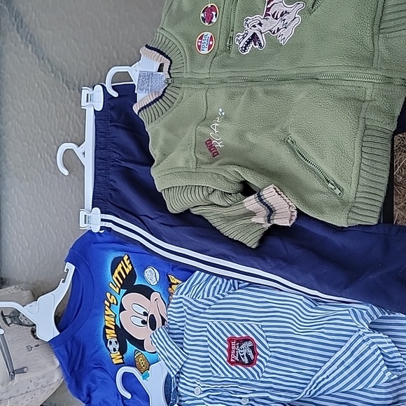 Lot if 4t Boys 3 tops 1 Pant - Picture 1 of 4